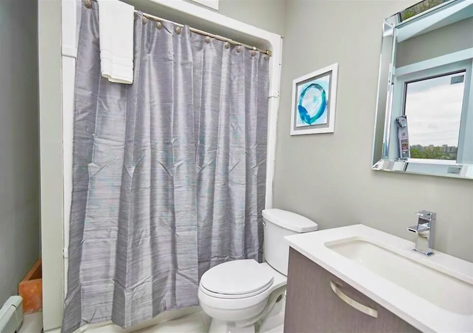 Luxury Boutique 2 Bedroom Condo - 1B Niagara Falls 0*,